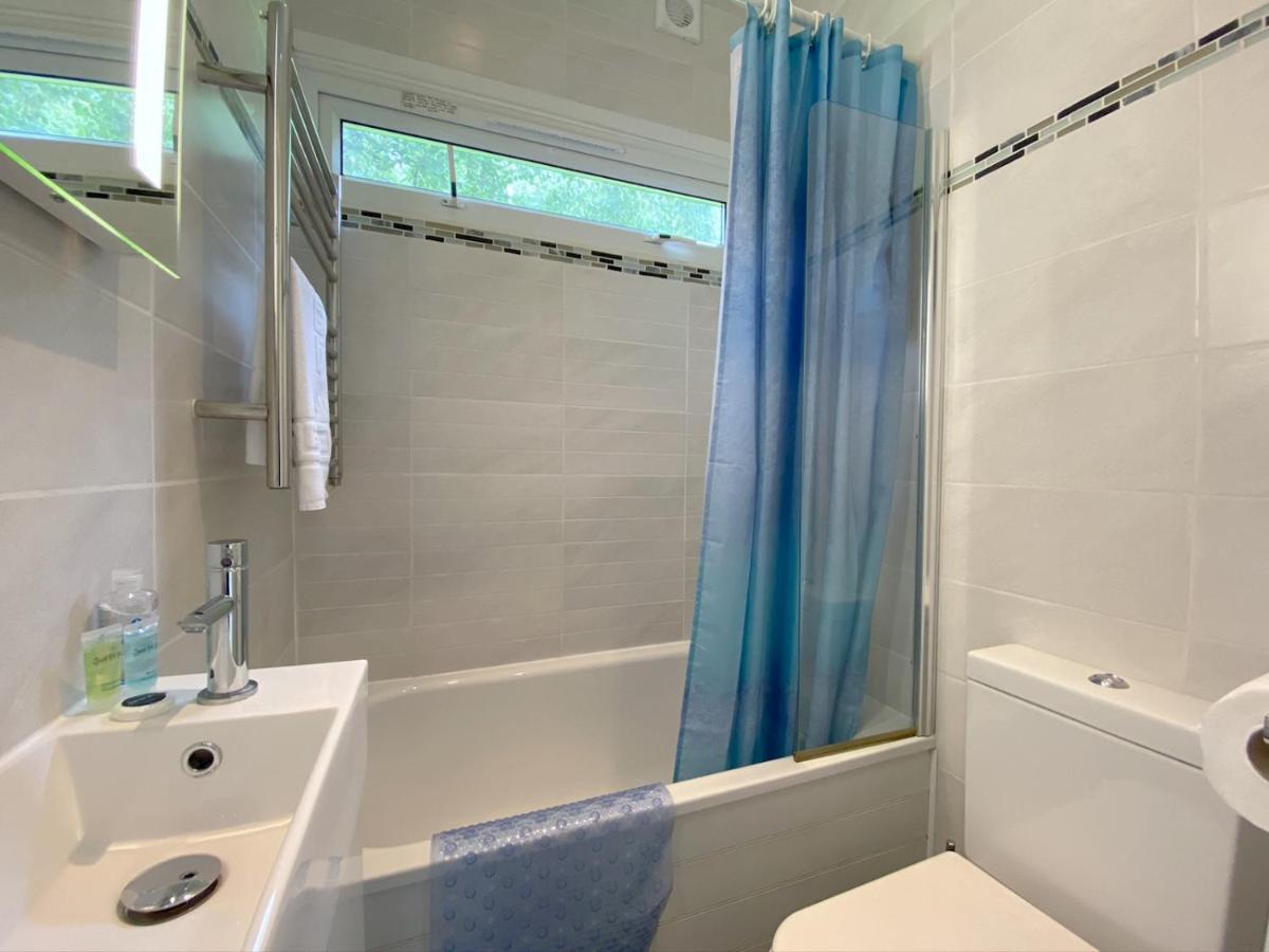 Pass The Keys Gower Beach Staycation Caswell Bay - Sleeps 4 Swansea Exterior photo